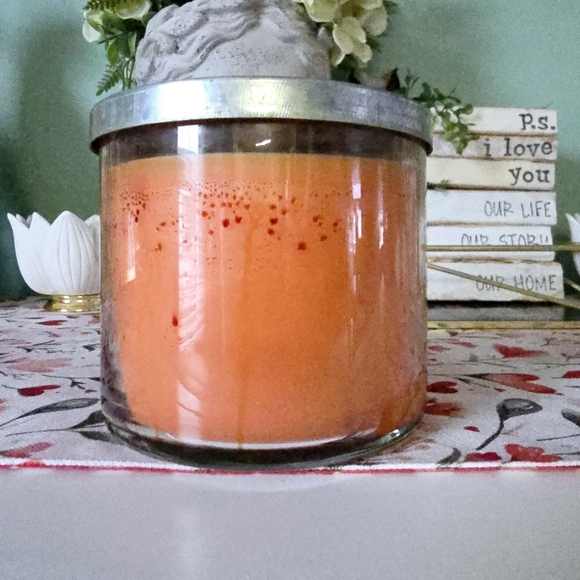 Bath & Body Works Pumpkin Sugared Doughnut Candle - Picture 4 of 6
